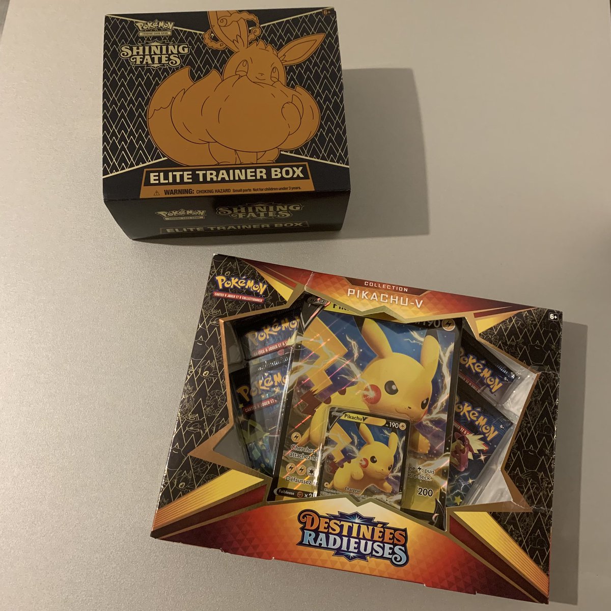 zouzouxxxx's tweet photo. Je suis en live ! https://t.co/RhrWTYBrOa Rejoins moi pour l’ouverture de booster Pokémon édition Destinées Radieuses ( Pikachu & Evoli ) #twitch #twitchfr #TwitchAffilate #boosterpokemon #pokemon #destineesradieuse #ouverturecartepokemon https://t.co/0Ap4mBLQbr