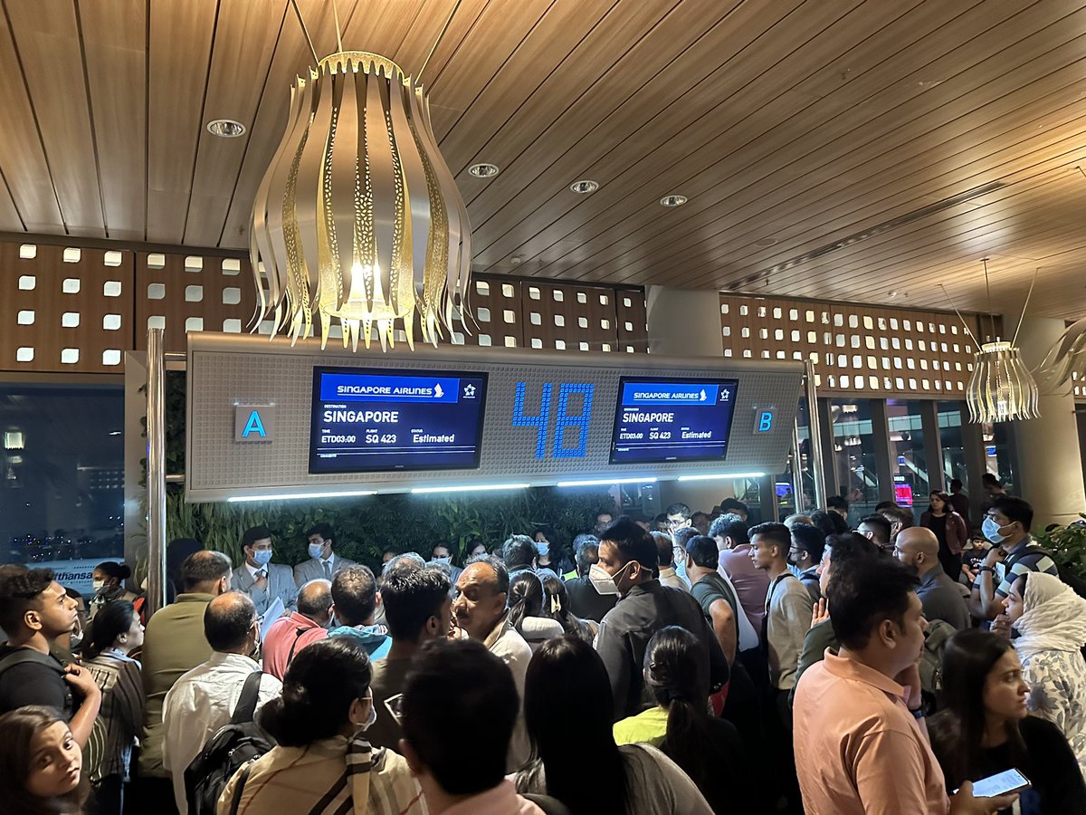 kshitij_shah's tweet photo. The mismanagement of the #SQ423 of @SingaporeAir continues. Made passengers wait for 5 hours then cancelled flight. Still no sense of apology or compensation for passengers. @LiveFromALounge https://t.co/E1fq5cQZys