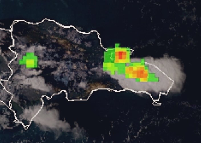 La tarde del domingo: desarrollos nubosos generadores de aguaceros con tormentas eléctricas sobre sobre las provincias: Samaná, Hato Mayor y El Seibo. Vaguada en altura incidiendo.