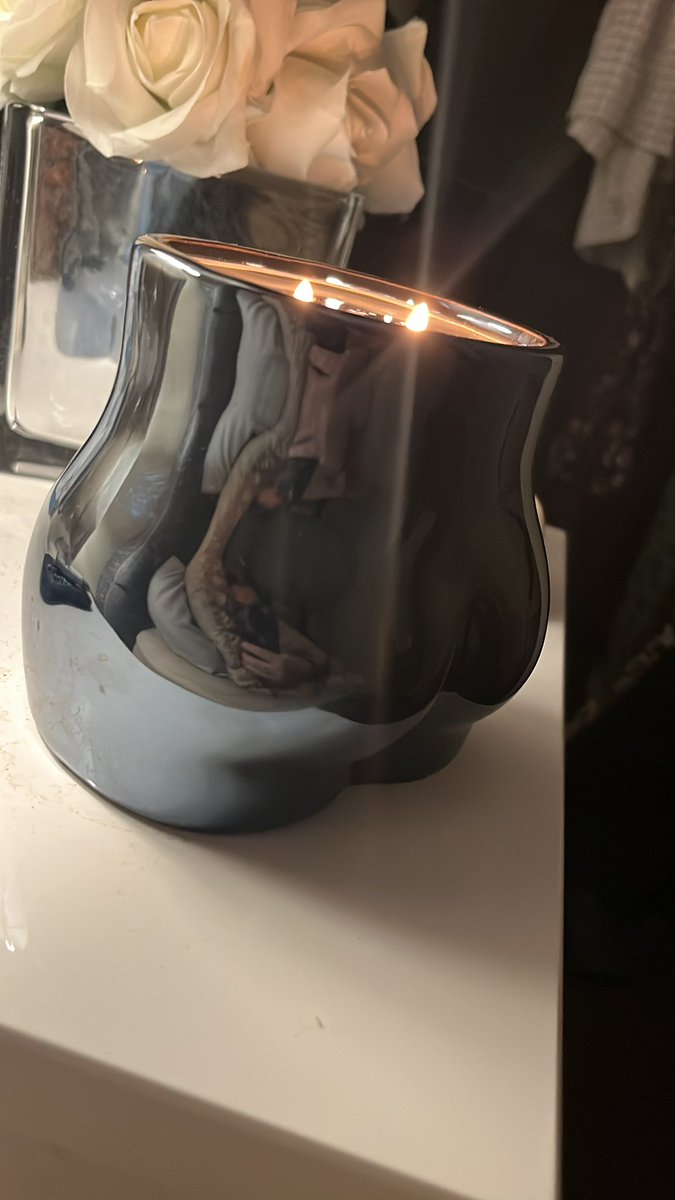 Elljayjordan's tweet photo. At least I have my bum candle https://t.co/tjUPO5beHb