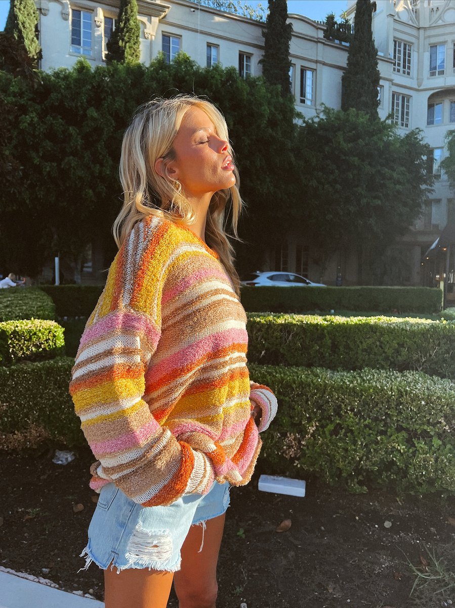 Feelin like FALL with the Sue Cuffed Sweater now 25% off with code FALL25 🍂🧡✨