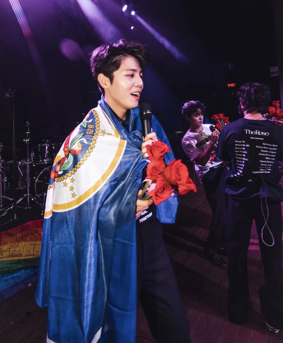 Jaehyeong0311's tweet photo. Let's take a moment and appreciate how glorious he looks! ๐
#TheRose #theroseband #TheRoseSound #Jaehyeong #BlackRose #leejaeyeong #jeff #KPOP https://t.co/BVXvE9BJSc