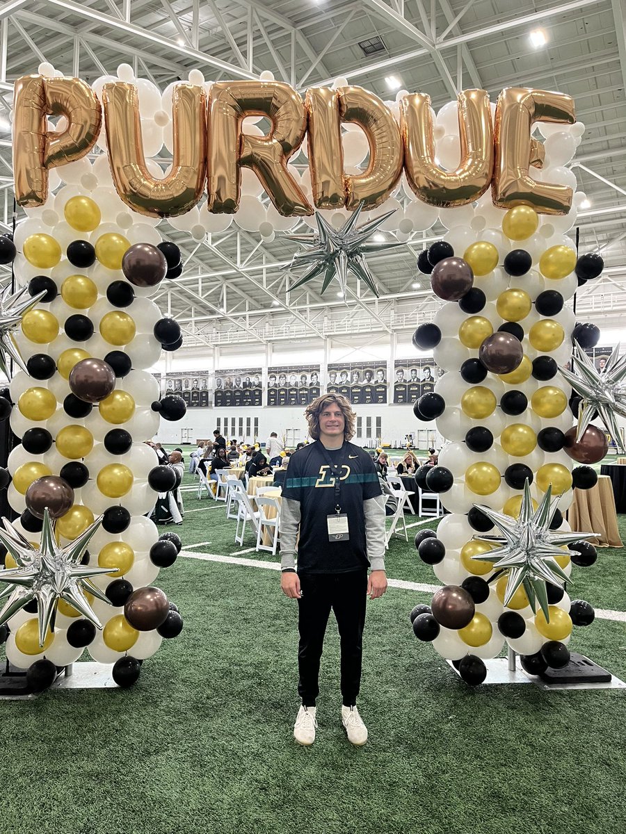 JoshRinger5's tweet photo. Thank you for the invite to visit Purdue for a fun game day. Great to see @EastCentralFB alum @Alex_12Maxwell out there. Congrats @BoilerFootball on the W.#BoilerUp @TMossbrucker @CoachNatePurdue @coachdavidelson @MickWalker247 @JeffBrohm @AllenTrieu @IndianaPreps @Bryan_Ault https://t.co/YBakxqfy5P