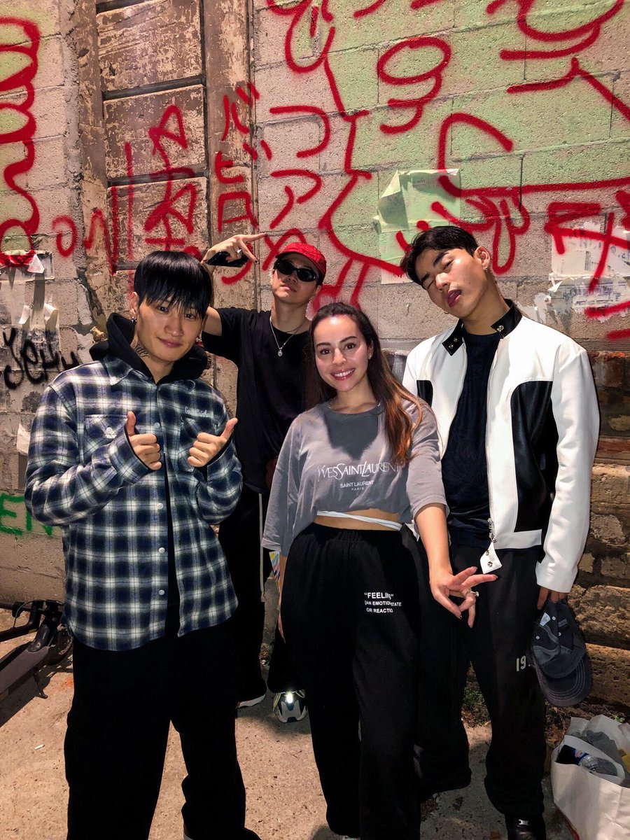 Anissa_Bougrea's tweet photo. Just learned @shxx131bi131 BTBT dance straight from the choreographers. Great workshop. #goddamn https://t.co/NTS1Z5jK6T