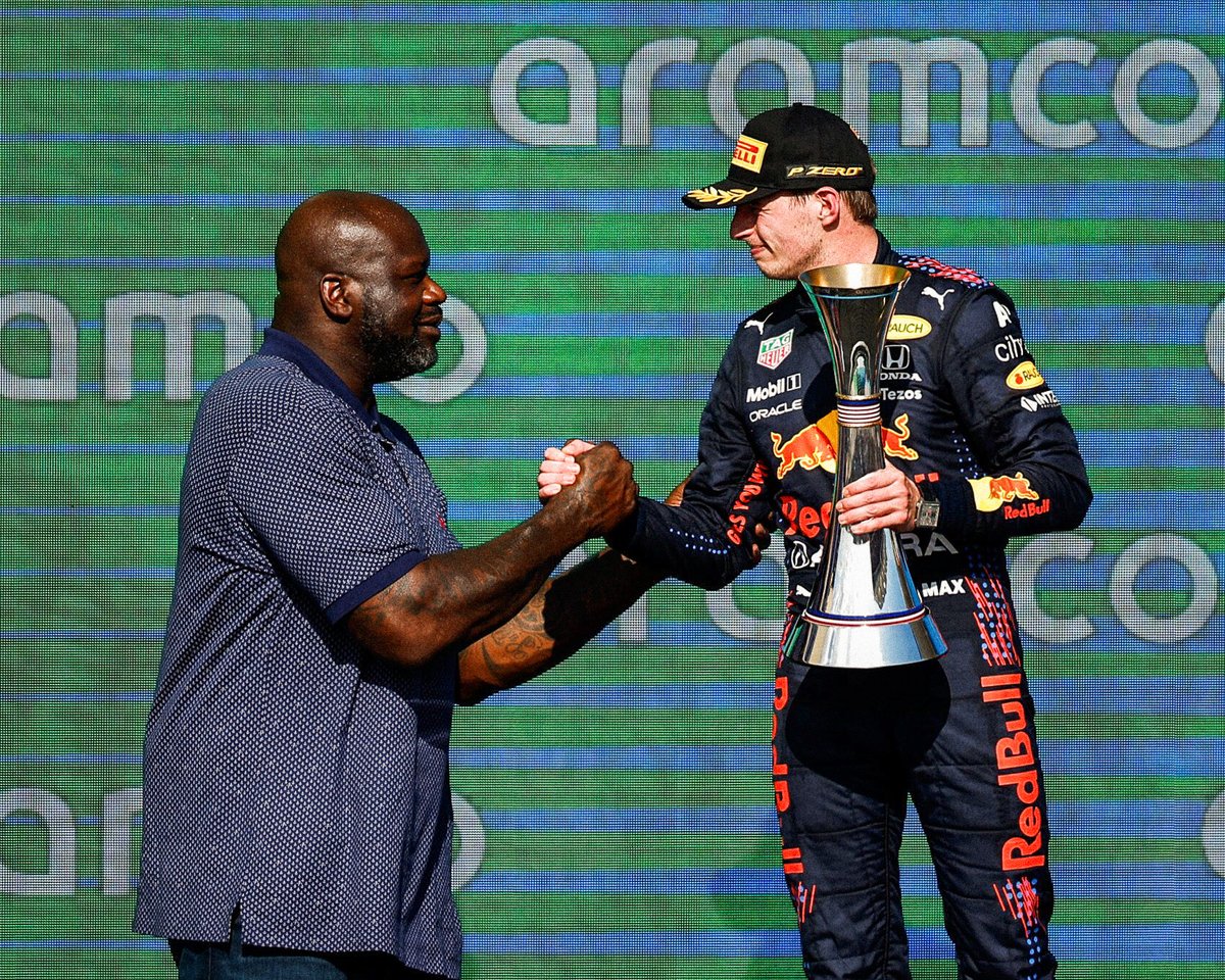 furiousjerseys's tweet photo. Throwback to last year's US Grand Prix where the seasoned vet Shaquille O'Neal took home the win 🏆

He even let Max hold the trophy just to be nice.

.
.
.
.
.

#f1 #formulaone #formula1 #f1fans #f1team #f1driver #djdiesel #shaq #shaquilleoneal #austintx #cota #usgp #tbt https://t.co/ZB6KjKX3Ue