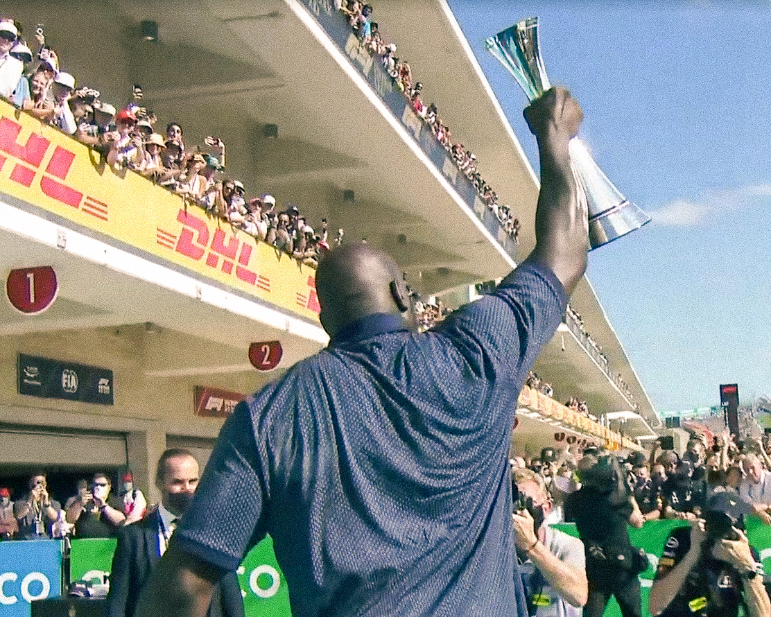 furiousjerseys's tweet photo. Throwback to last year's US Grand Prix where the seasoned vet Shaquille O'Neal took home the win 🏆

He even let Max hold the trophy just to be nice.

.
.
.
.
.

#f1 #formulaone #formula1 #f1fans #f1team #f1driver #djdiesel #shaq #shaquilleoneal #austintx #cota #usgp #tbt https://t.co/ZB6KjKX3Ue