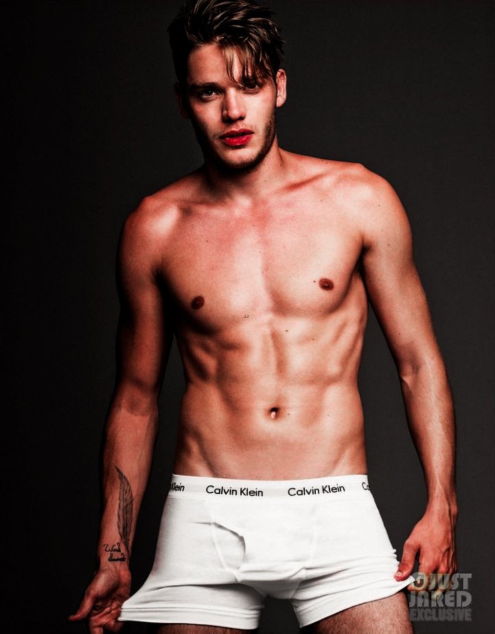 Depois de quase um mês fora da terra no espaço, finalmente pude chegar em casa e tirar o traje, me sinto leve.