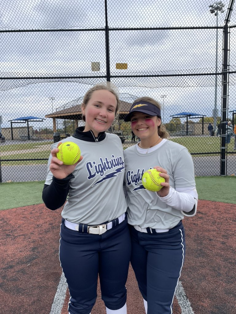 NLLightning_JS's tweet photo. 6 games and 6 Ws 💪🏼 we finish the LP4U Strike Out Cancer Showcase going perfect 6-0. 

Todays highlight include 2 homers from @NoraHowell1108 &amp; @OHurubean 

This weekend we outscored opponents 44-12 (only 6 were ER)⚡️

We pick back up next weekend at the Easton Rawlings Showcase https://t.co/a5xhKeq4CC