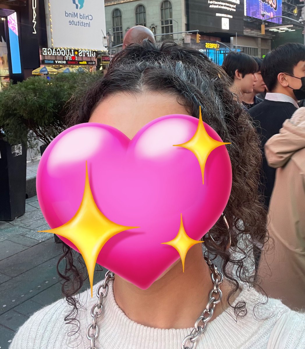 heeheeddeungie's tweet photo. I just saw hes in the photos of me checking my hair before my friend took the photos😭 i do have a clear picture of him in the pictures my friend took but I’m not comfortable posting it for both of our sakes https://t.co/Xhq8plkDQc