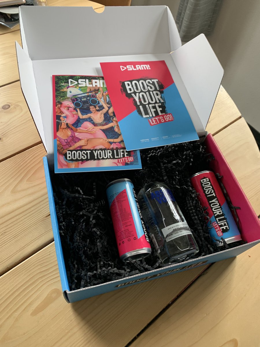 JohnLubach's tweet photo. Koud he #Wtf Komende 2 dagen is het weer 35 graden in Nederland, 18 op maandag  en dinsdag 17. #SLAM! let’s Go, boost my life. #Radio #Lubach Proost ik heb er zin in.
#Differentradio bij de open haard. https://t.co/KvGwEFutdr