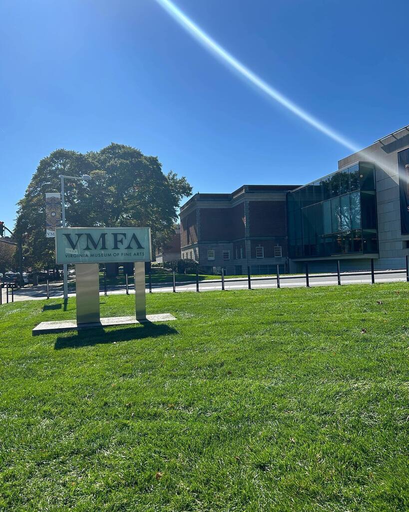 megankhurlbert's tweet photo. • VMFA • 

I think I saw only a quarter of the @vmfamuseum galleries whole at AEO—the museum has a stunning collection! 

Some notable highlights: 
• Kehinde Wiley’s ‘Rumors of War’
• the permanent collection South Asian and Ancient galleries
• @… https://t.co/fvRTsS69cj https://t.co/UQ90Em5r3J
