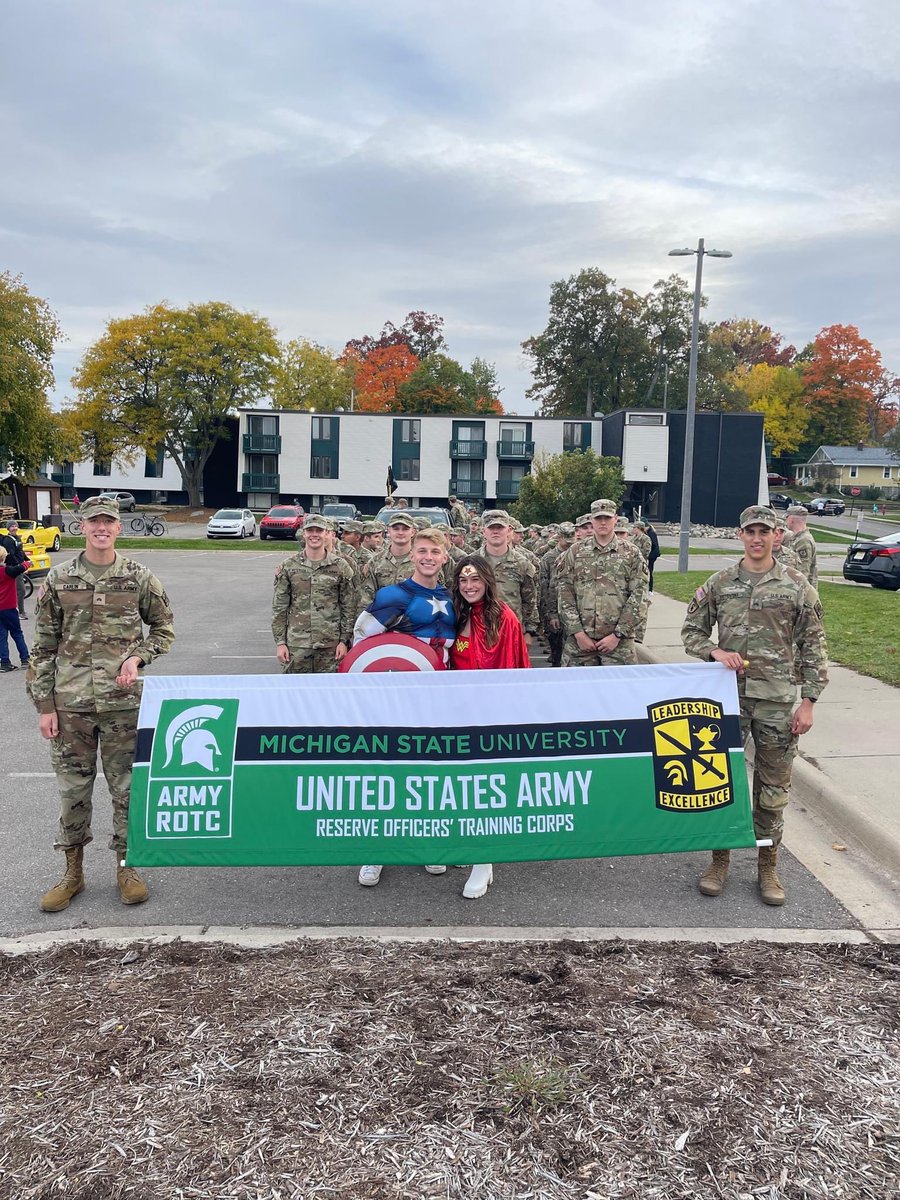 MSUArmyROTC's tweet photo. Spartan Battalion had a busy Homecoming Week! Cadets had lab on Thursday, Homecoming Parade on Friday, and the tailgate/MSU game on Saturday! GO GREEN!!
#army #ROTC #ArmyROTC #gowhite #gogreen #MSU #michiganstatespartans #michiganstateuniversity #boldwarriorbrigade #7thbrigade https://t.co/FvPy3CpRyP