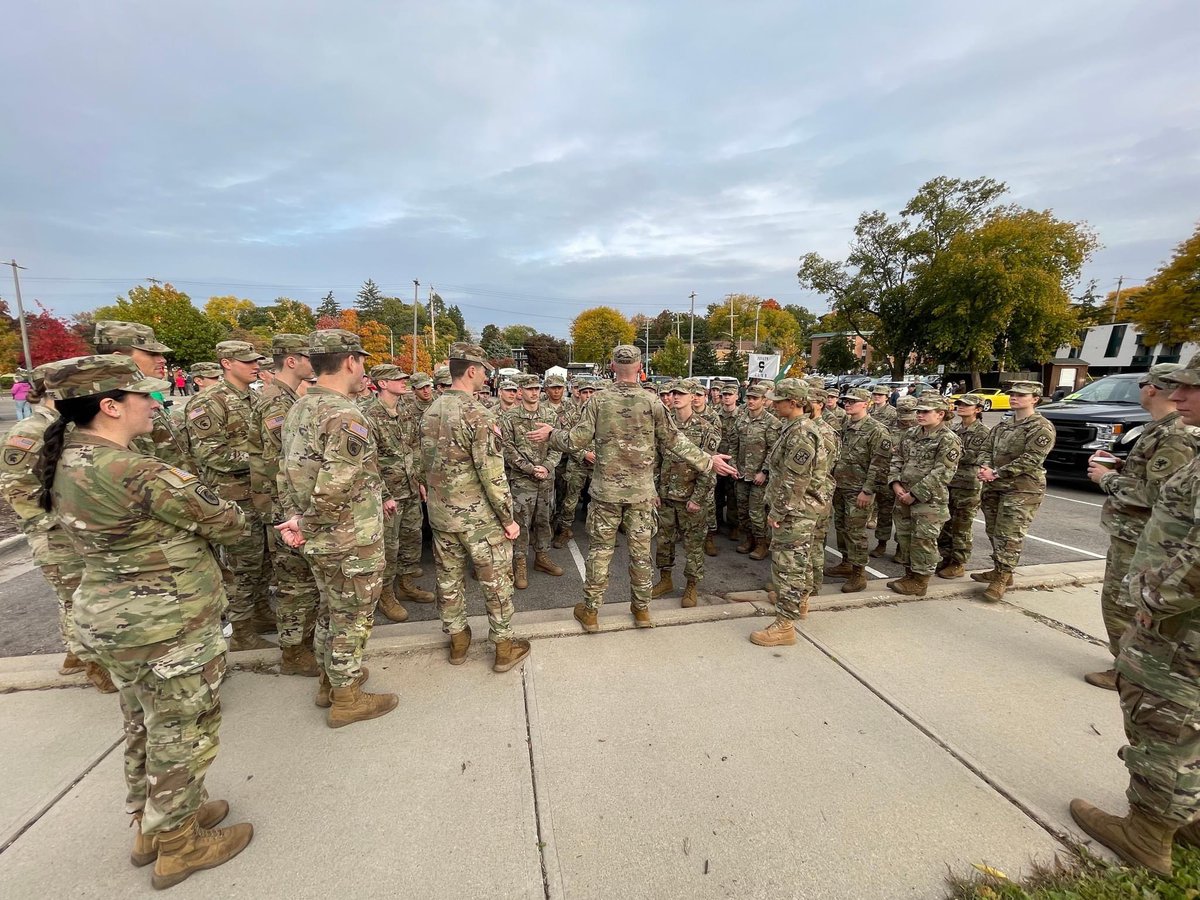 MSUArmyROTC's tweet photo. Spartan Battalion had a busy Homecoming Week! Cadets had lab on Thursday, Homecoming Parade on Friday, and the tailgate/MSU game on Saturday! GO GREEN!!
#army #ROTC #ArmyROTC #gowhite #gogreen #MSU #michiganstatespartans #michiganstateuniversity #boldwarriorbrigade #7thbrigade https://t.co/FvPy3CpRyP