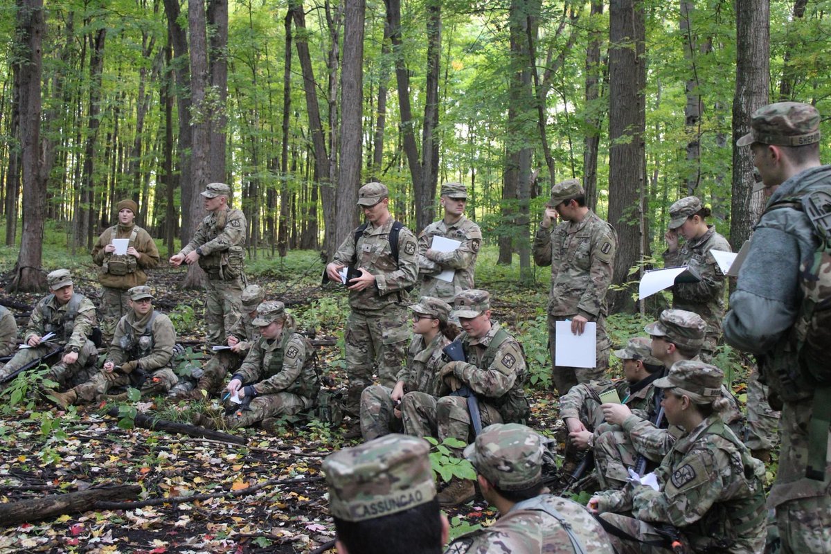 MSUArmyROTC's tweet photo. Spartan Battalion had a busy Homecoming Week! Cadets had lab on Thursday, Homecoming Parade on Friday, and the tailgate/MSU game on Saturday! GO GREEN!!
#army #ROTC #ArmyROTC #gowhite #gogreen #MSU #michiganstatespartans #michiganstateuniversity #boldwarriorbrigade #7thbrigade https://t.co/FvPy3CpRyP
