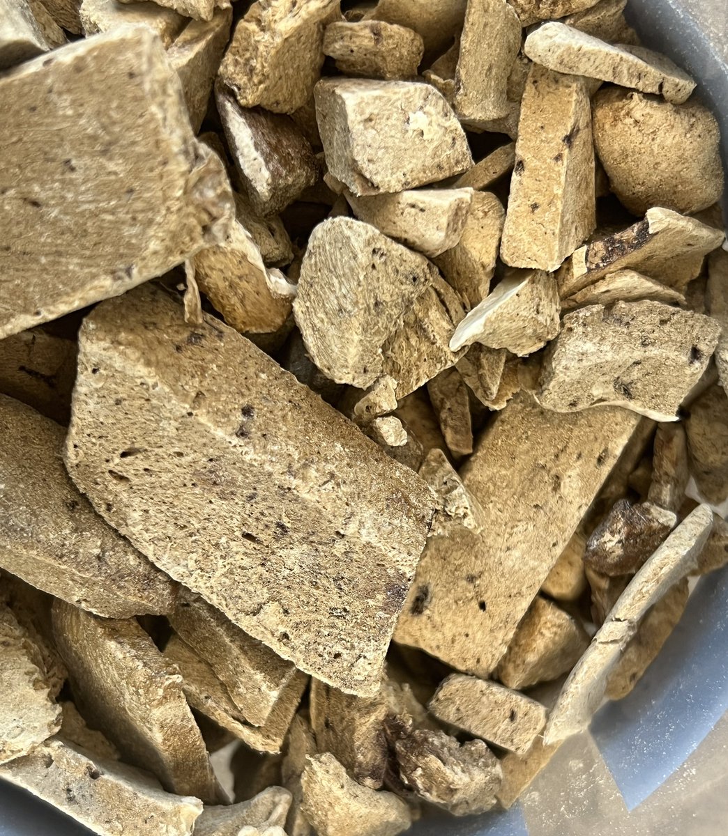 GuelphHumane's tweet photo. The #Guelph Humane Society is extremely low on liver treats &amp; we are looking for donations from our community.  If you have treats you can donate please drop them off at our 190 Hanlon Creek Blvd. location.  For the full of items on our wish list visit 🙏 https://t.co/PvcrHnjiJo https://t.co/XZkVgbyR27