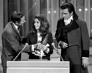 JCFansWorldwide's tweet photo. #OnThisDay #ChetAtkins, #JuneCarterCash, and #JohnnyCash at the #RymanAuditorium for the #CMAs October 16, 1969 https://t.co/lCMTjI66qa