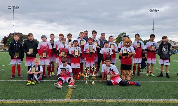 stconstance2019's tweet photo. Congratulations to our SRB/SCS Bruins Varsity Soccer Team. They are the CSCC soccer undefeated Division Champs and 2nd Place Conference Winners. We are so proud of you! @ChiCathSchools @bigshoulderschi https://t.co/BHsO3ZWuf0