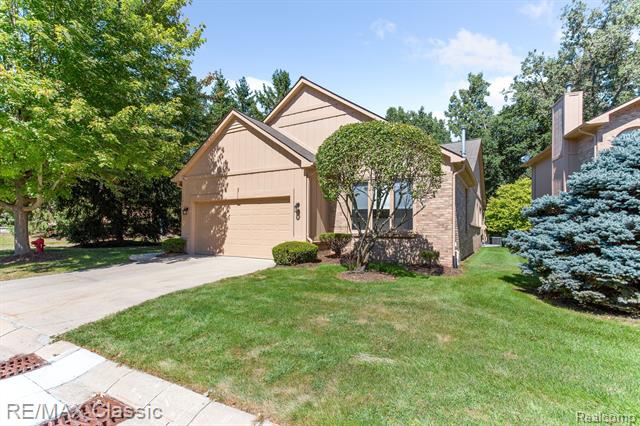 HomeProSold's tweet photo. You have to see this home! 2 BD/ 3 BA in Farmington Hills. Call/text/DM me for details.  https://t.co/QyVv0MHjLE https://t.co/CdSLdaGp2j