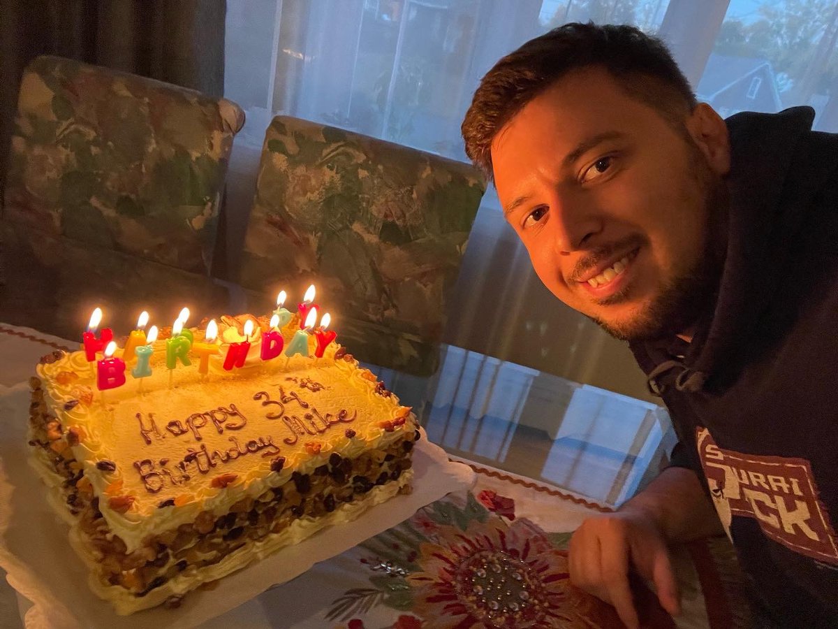 Samurai_MikeO's tweet photo. #Samurai_Mike #Samurai_MikeBirthday #samuraijack today is my 34th birthday 🥳 🎂🎊🎉🎎⛩🕹 https://t.co/2VedTeP8Ip