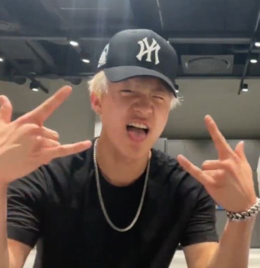 sohnllight's tweet photo. I know it was ten hours ago but. WE MISS YOU TOO ERIC!!!!!! https://t.co/hyaAkd7dDW