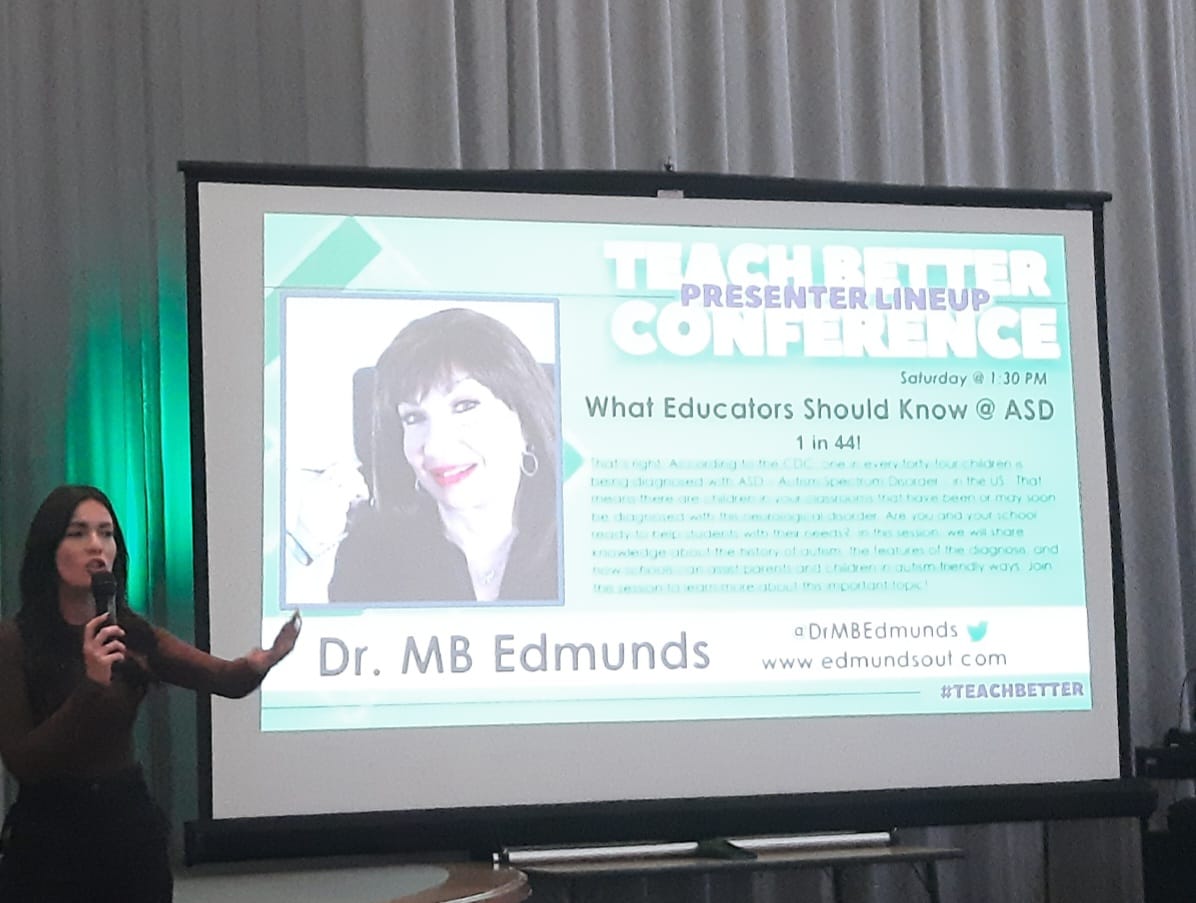 This photo makes it look like Rae Hughart is introducing me @ #TeachBetter22 Conference. But no. She is announcing that lunch will be late to 250+ attendees when my slide came up.  Synchronicity??? @DisruptEdToday @JillDuBois22 @ProfJPizzo @MrsMCEDU @MariaP_Testa @LiviaChanL