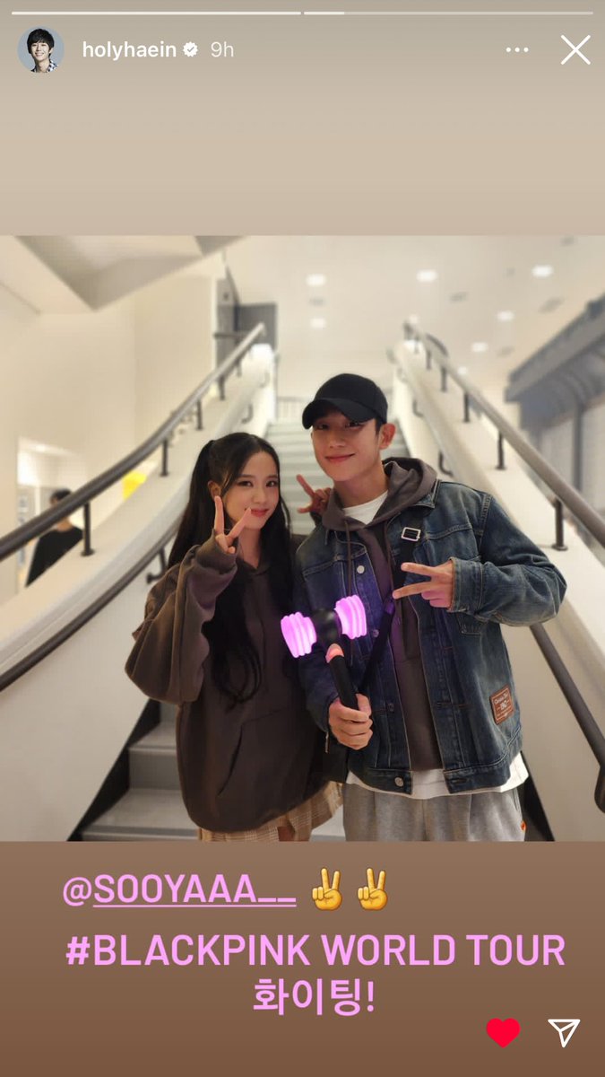 heyitsmeecum's tweet photo. Ackkkk! My Haesoo heart!!! 💖🥺 #haeso #BLACKPINK #JungHaeIn #Jisoo https://t.co/LciaodqpBc