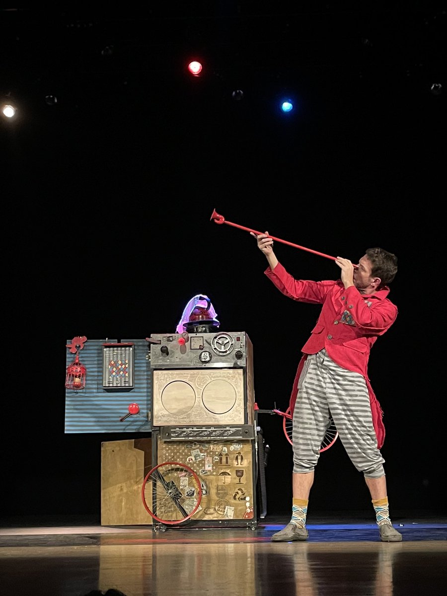 galida12's tweet photo. Una tarde linda con 350 padres de familia y niños en Teatro el Ensueño @ALCBolivar viendo el increíble espectáculo del estrella de los títeres 🇮🇱 Ornan Braier en el primer #Bienal Internacional de Arte para la Primera Infancia @Bogota #BIAPI. Gracias @idartes @CulturaenBta 🇮🇱🤝🇨🇴 https://t.co/2x29jNiRTk