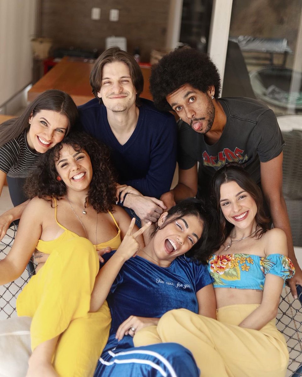 El Squad Comadres se siente muy orgullosa de todos los éxitos que está teniendo #stupidwife. FELICIDADES A TODO SU EQUIPO <a href="/pontoacaoprod/">Ponto Ação Produções</a> <a href="/pripugliese/">Priscilla Pugliese</a> <a href="/nattaliesmitth/">Natalie ♟️♟️</a> <a href="/aPriReis/">Pri Reis 🌻</a> <a href="/pribuiar/">Pri Buiar ❤️‍🔥</a> <a href="/IngridPedroza11/">Ingrïd Pedroza</a> <a href="/gabilemosn/">Gabi Lemos 🦋</a> @Marcelopetzen <a href="/rodtardelli/">Rodrigo Tardelli</a> 
Vocês merecem isso e muito mais