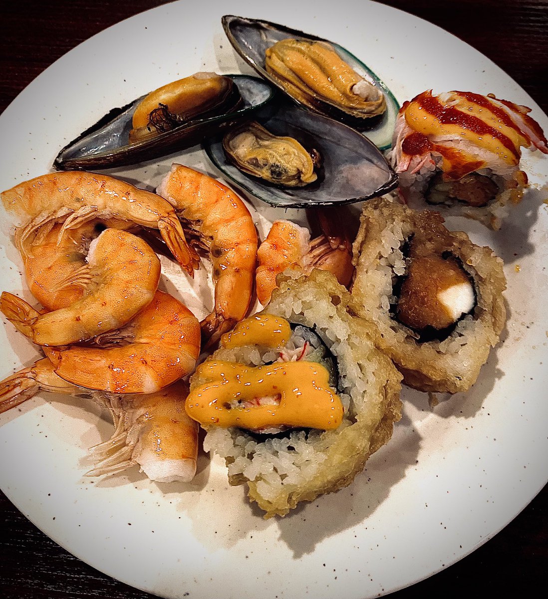 rich_olsen's tweet photo. Went out to eat recently.  I love seafood! We got some sushi here, some shrimping, and some clams. #food https://t.co/oGOIhEAaFn