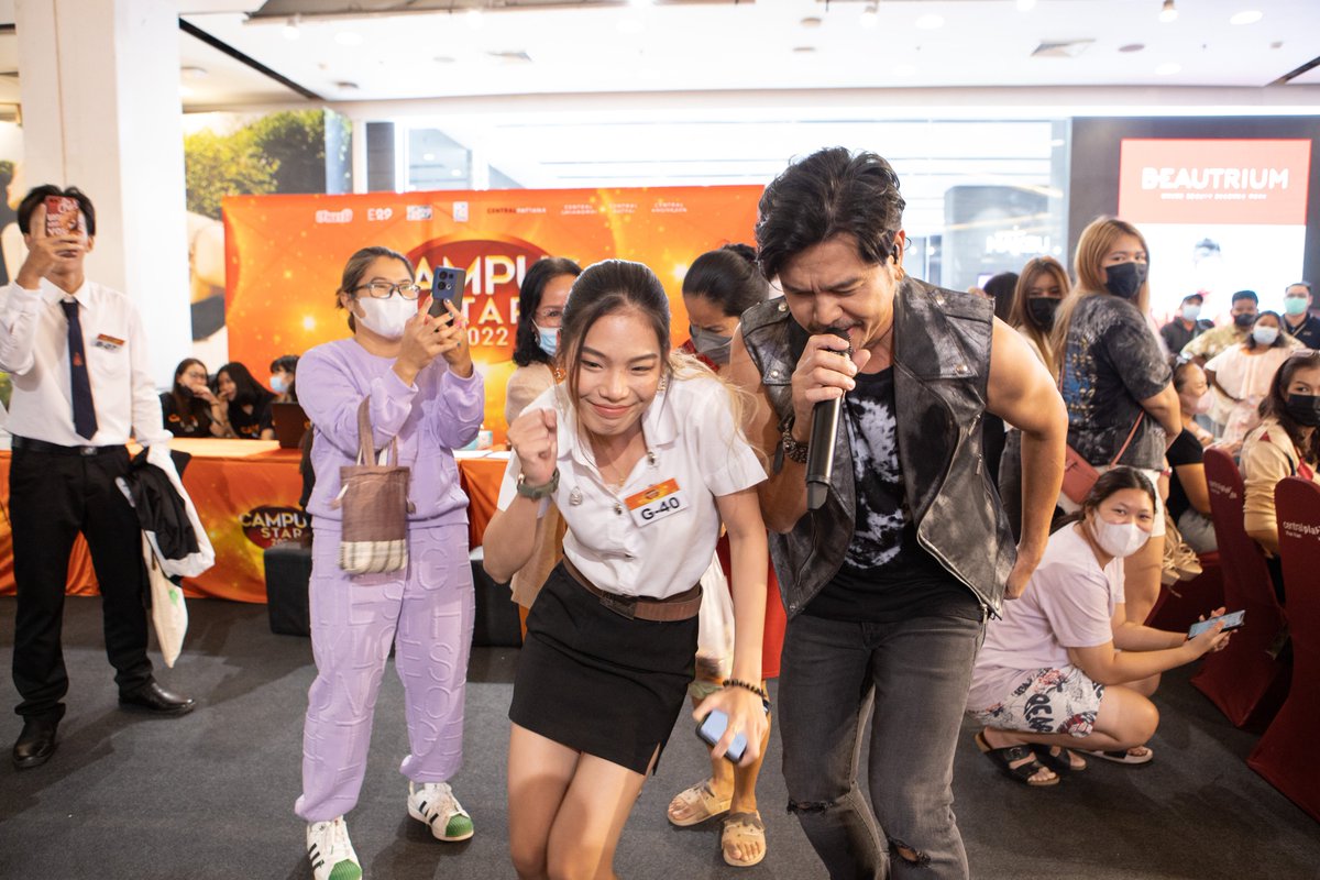 CampusStar's tweet photo. เก็บตกภาพเวที #CampusStar2022 คึกคัก เมื่อ เต๋า-สมชาย ได้ขึ้นมาโชว์มินิคอนเสิร์ต 3 เพลงรวด และยังคงคอนเซปไปที่ไหนแฟนคลับต้องได้ใกล้ชิดอย่างแน่นอนตลอด

#โอกาสของคนกล้าฝัน #CentralPattana #CentralKhonkaen #MONO29 #E29 #ฮานามิ https://t.co/OQFZuvVi7p