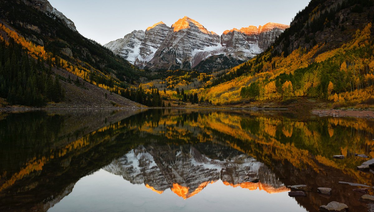 Fall in Aspen is truly incredible.

The vivid fall foliage set against a backdrop of snow-capped mountains and bluebird skies is truly a sight to behold.

Check out the best places to view Fall foliage in the US at the link in the bio.

#aspen #fallfoliage #autumnvibes #fallmood