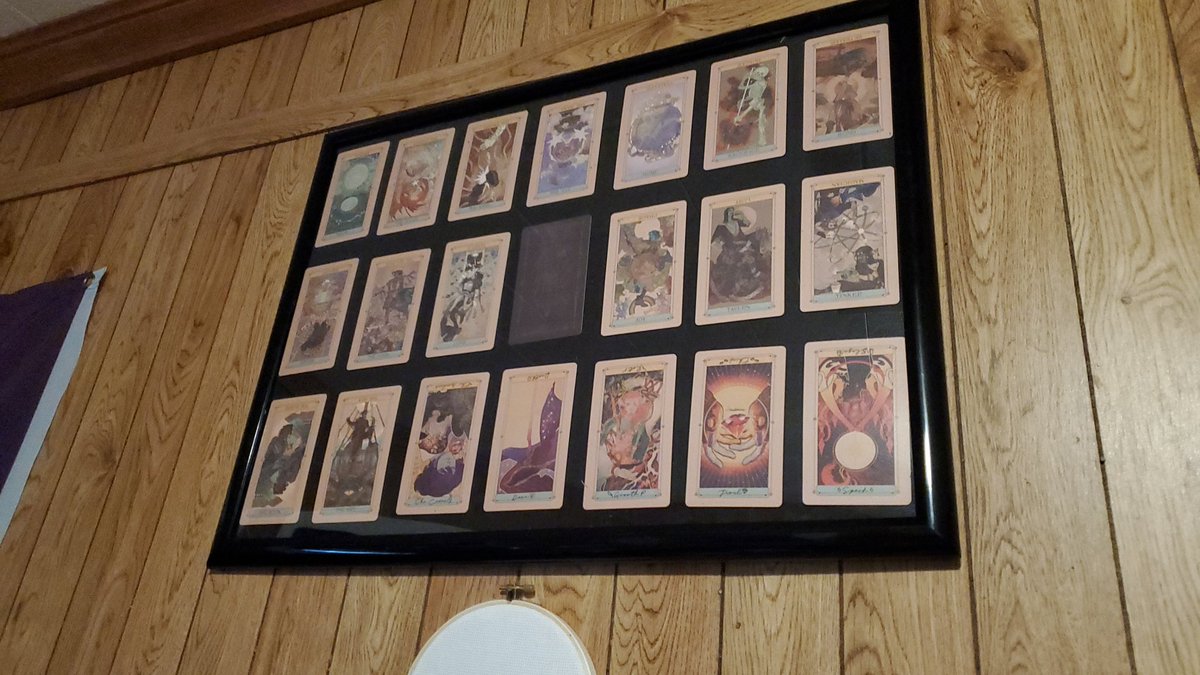 NyghtrayneArt's tweet photo. It's not the straightest nor best frame, but now I have these wonderful works of art on my wall. Going to upgrade to a shadow box later on to put the box and books in it.
#Criticalrole #Mollymauk #Jester #CriticalRoleMerch @caemiel @xfreischutz @CriticalRole ๐ฅฐ https://t.co/8WjZZjg3Cn