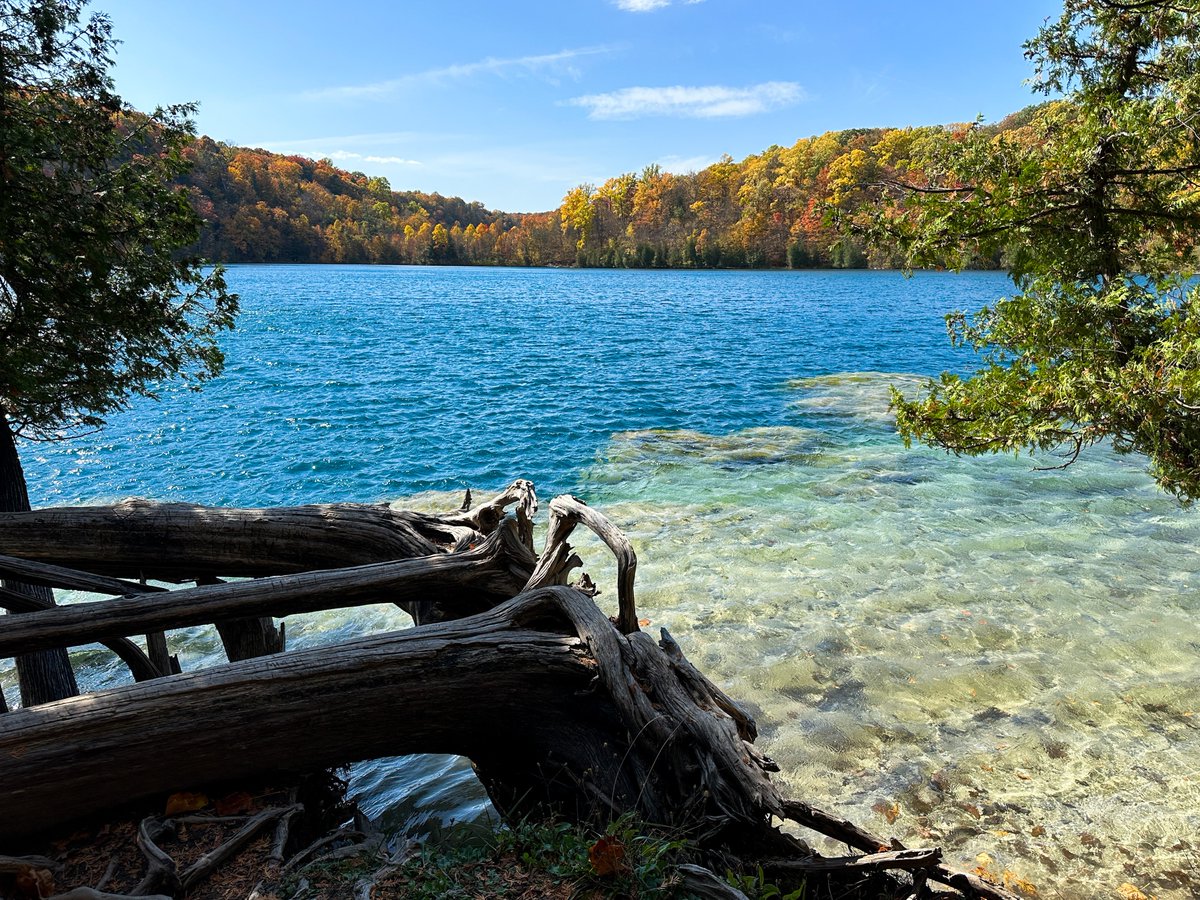 CaitBarron's tweet photo. Virginia may be for lovers, but I still ♥️ Upstate New York. Spent an incredible 18-hours back in my old stomping grounds hiking, tasting fresh cider and exploring sleepy towns in vibrant fall colors! https://t.co/QlbCikeO9L