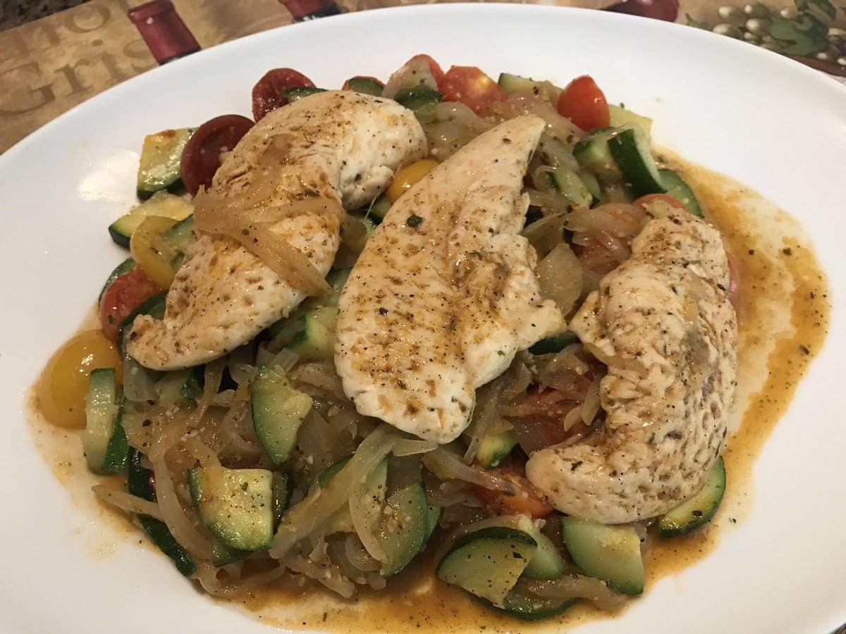 G12Rocco's tweet photo. Sunday Night Supper is just about done👍Sautéed Onions Zucchini and Heirloom Cherry Tomatoes topped with Chicken Tenderloins😋 #SundayNightSupper https://t.co/Ecx6XV1IMG