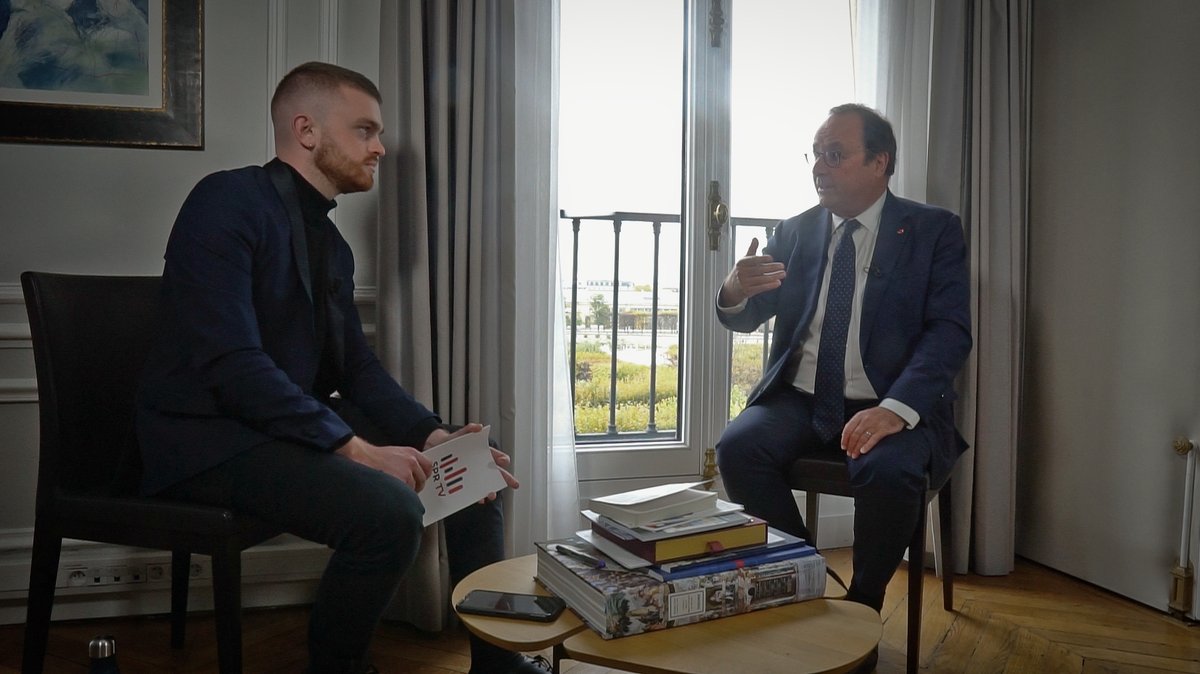 SPRennesTV's tweet photo. Pour la première interview de l'année, @SPRennesTV est allé à la rencontre de @fhollande. 
Au programme : la guerre en Ukraine, l'énergie, le climat, le nucléaire et l'avenir du PS. 
L'interview réalisée par @timothemrz sera disponible sur YouTube le 20 octobre... @Sc_Po_Rennes https://t.co/PWePOkwk28