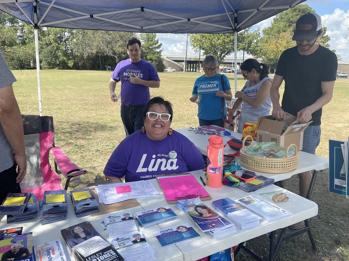 TeneshiaforHC's tweet image. Thank you @DianaforTexas one of the hardest working women in the party for organizing today’s #SpringBranch block walking/canvassing Sundays. Always good to see @palmer4texased &amp;amp; @aquino1_neil. #VoteTheEntireBallot #Nov8 #ElectionsMatter
