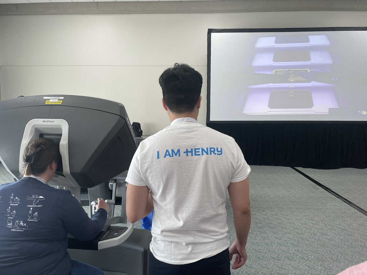 RachaelEssig's tweet photo. #SYTYCO at #ACSCC22-@HfhSurgery team killing the robot station! @RASACS https://t.co/trxeS6OwZ0