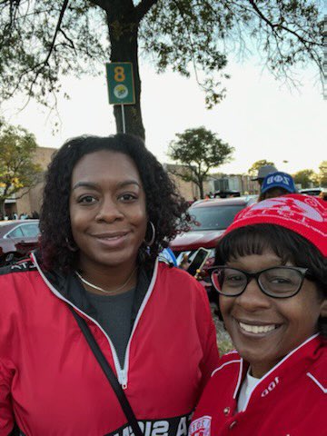 VBAC_dst's tweet image. VBAC members were represented at Saturday’s Norfolk State University Homecoming parade along with members of the Divine 9 and  South Hampton Roads Pan Hellenic Council!!! #VBACDST #DivineNine #SHARPC #DST1913