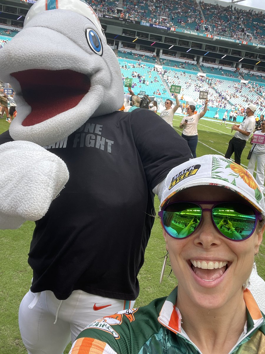 Got to rep @TackleCancer @hurricanes_dcc @MackCycleMiami at today’s #CrucialCatch game and catch up with some important people (and cetaceans 🐬) @sophiahlge @mrjaviersanchez @SylvesterCancer