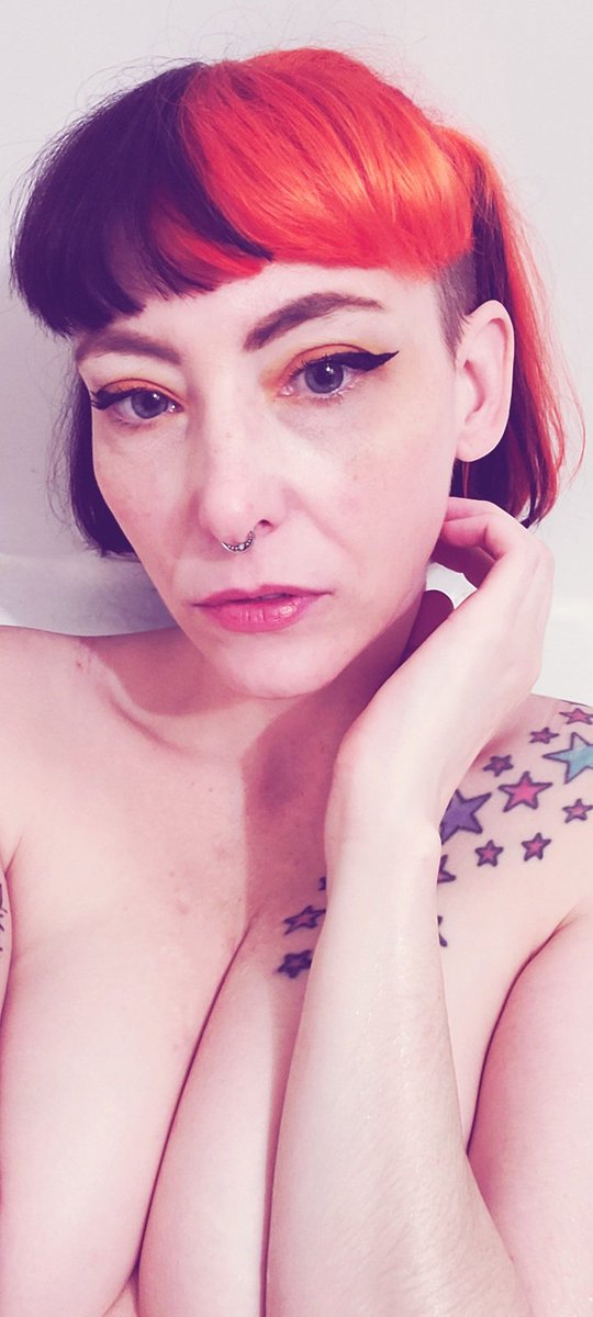 How do you like to relax? #egirl #nsfw #uwu #waifu