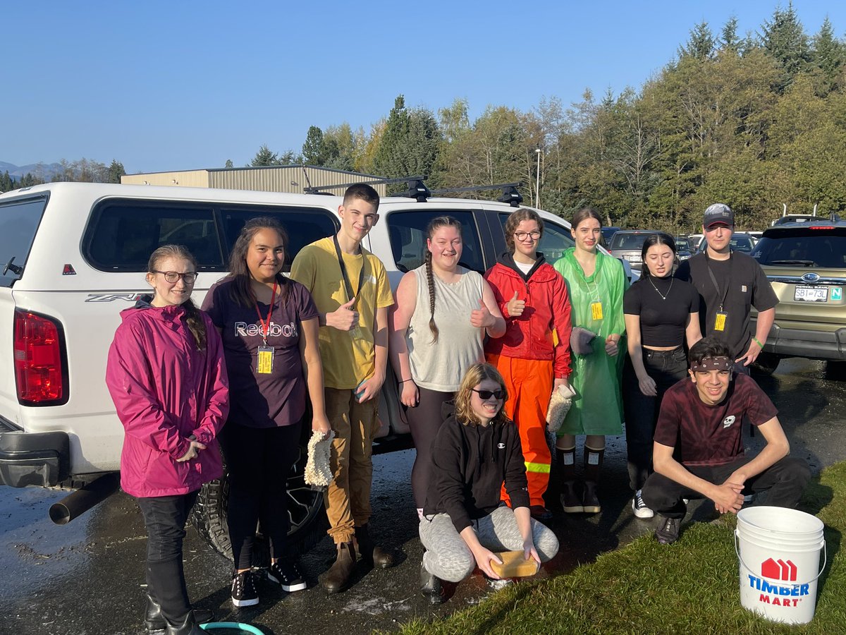 Janetmeyer44's tweet photo. Nice shiny truck on a beautiful October day thanks to #MEMSS2023    Great grad 2023 car wash @JuliaJa612 https://t.co/DJqqfhnf81