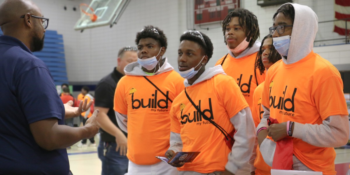 MidAmCarpenters's tweet image. We met a bunch of budding tradesmen and women this week at the Build My Future career expo in Ferguson, MO. High school students got to try out some virtual welding, test their skills at nailing &amp;amp; cutting and competed in our carpentry obstacle course.
#WeBuildStrong #UnionProud