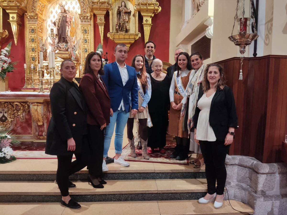 GuzmanGomezMdC's tweet photo. Maravilloso recital el ofrecido por el Barítono, Luis Santana y la actriz María Galiana en el Santuario de la Virgen del Carmen. Convento de los PP Carmelitas de #medinadelcampo . De lo profano a lo divino, en honor a #SantaTeresa https://t.co/gCVpBtq0J2