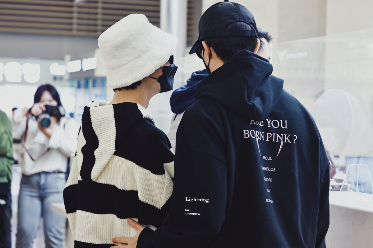 lightningznn's tweet photo. 221017 출발
@CwrNew @zee_pruk 

#ZeeNuNew 
#ZeePruk
#NuNew 
#ซนซน
#ZeeNuNewGo2KoreaJapan https://t.co/cj6GiTkJqd