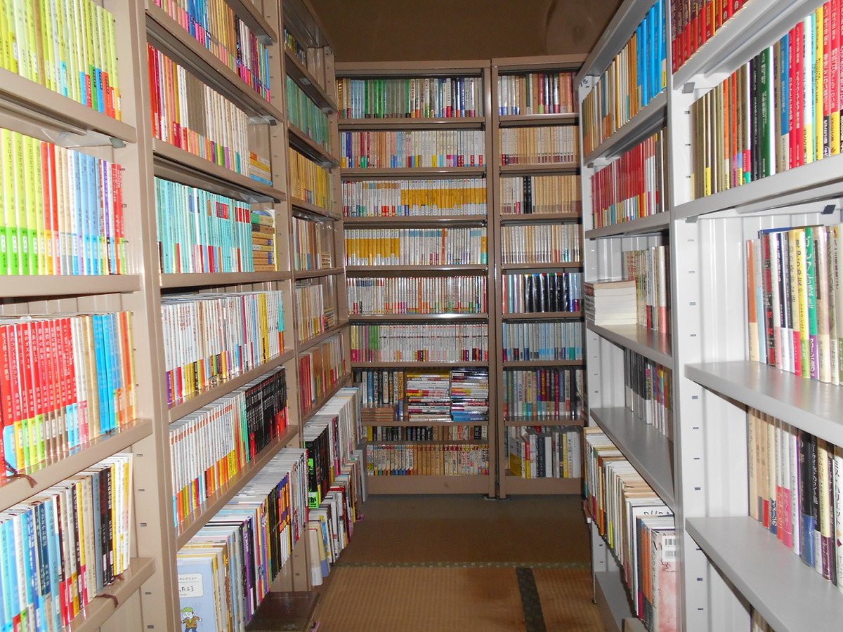 takai_shin's tweet image. うちの書庫です。たったいま撮影。