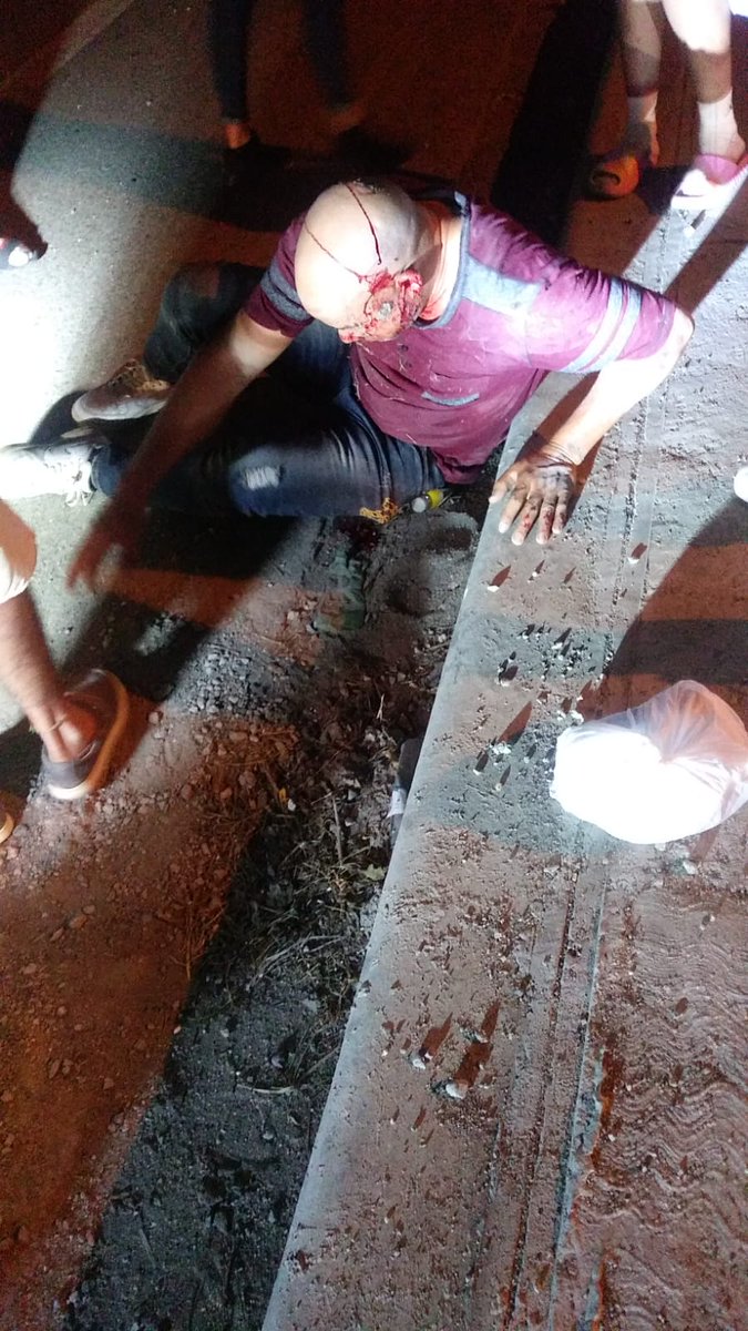 aida_dilone's tweet photo. Atención @luisabinader @raquelarbaje que más van a esperar. Es que están gobernando para otro país. En Canabacoa sólo estamos pidiendo la colocación de los semáforos con sus cruces. 9 muertos y en este momento otro accidente y el 911 debe durar 20 minutos para hacer el retorno. https://t.co/1mgkadNHCS