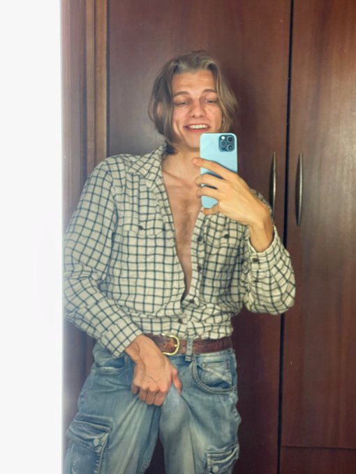 MTL ✈️ NEW MEXICO Just checked in my room 📍 https://t.co/QRMw9EFxrz