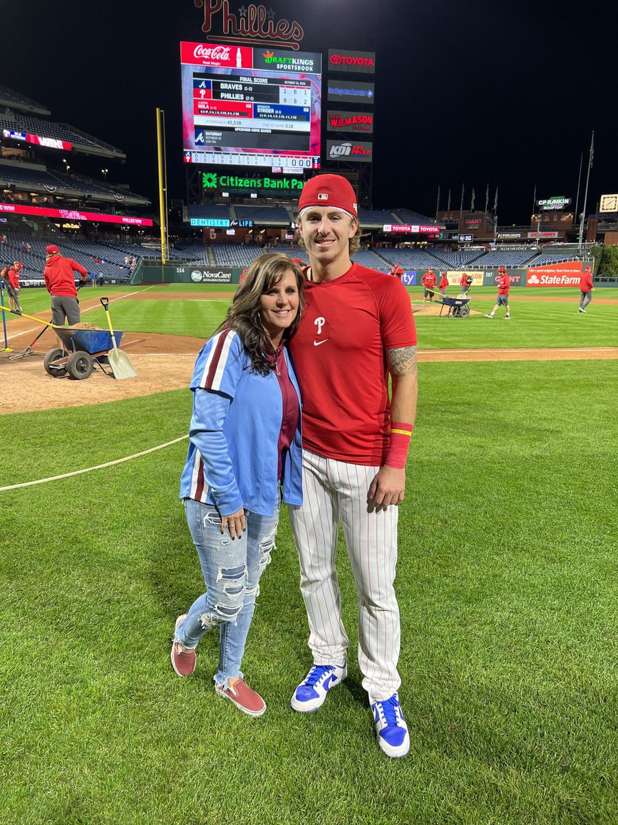 StottDbackmom's tweet photo. Wow!! The last two weeks have been so surreal and unbelievable! Philly, you did not disappoint! The bank was absolutely electric!!! Thank you for loving my boy! Go @Phillies !! #phamily #SDbound https://t.co/F9pssr54xS