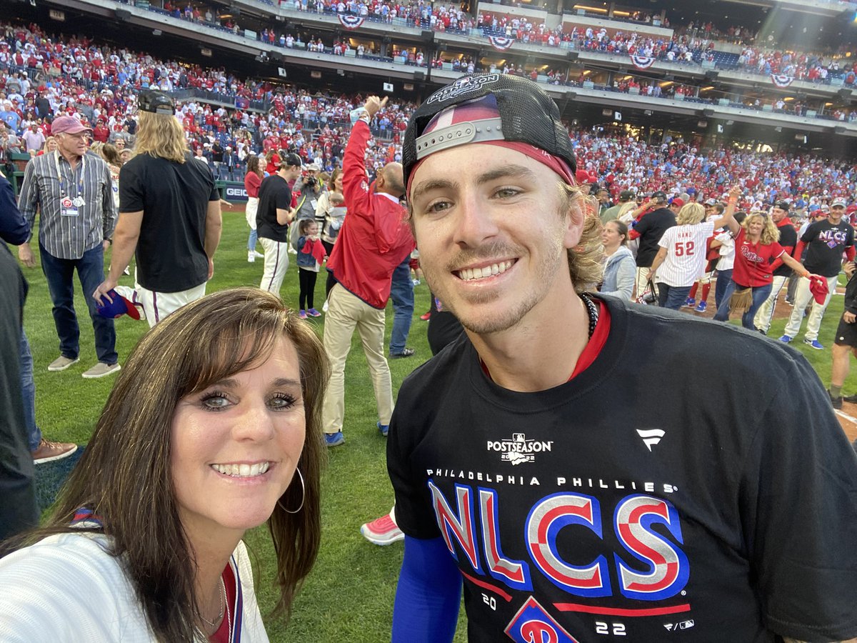 StottDbackmom's tweet photo. Wow!! The last two weeks have been so surreal and unbelievable! Philly, you did not disappoint! The bank was absolutely electric!!! Thank you for loving my boy! Go @Phillies !! #phamily #SDbound https://t.co/F9pssr54xS