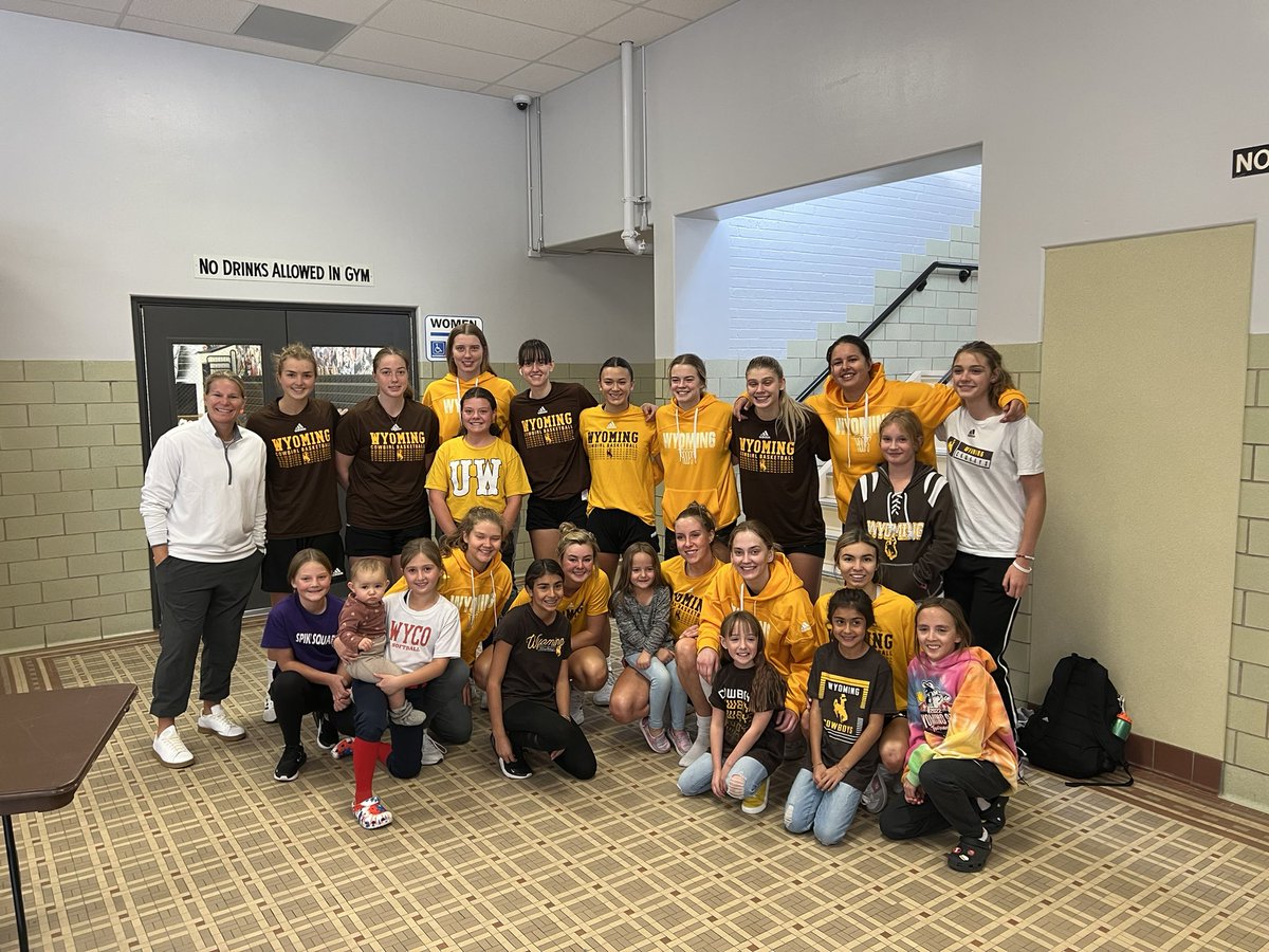 Thank you to our fans in Douglas and Cheyenne for spending their Sunday with us! 🤠 #OneWyoming